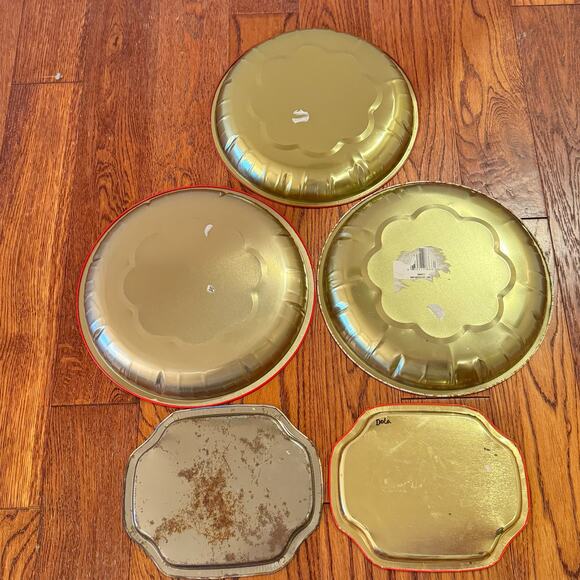 VTG Christmas 5 Metal Serving Trays Plates Round Rectangle Cookies Santa Holiday - Picture 2 of 13